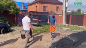 В частном секторе микрорайона «Ихлас» укладывают асфальт на улице Нечаева
