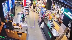 В Киеве сверхразум нырнул в бочку со смолой, чтобы стать незаметным и своровать в магазине снюс