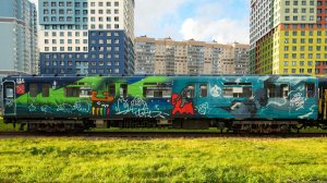 Югорский шестиногий лось украсил вагон метро Санкт-Петербурга