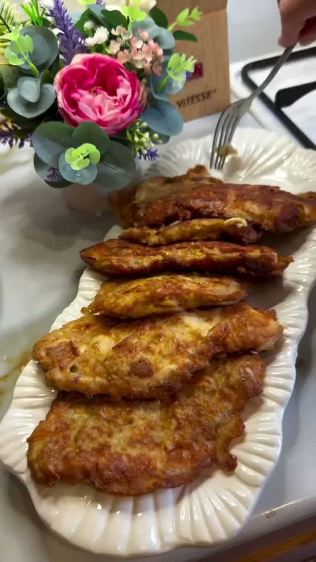 Куриные отбивные в сырном кляре.