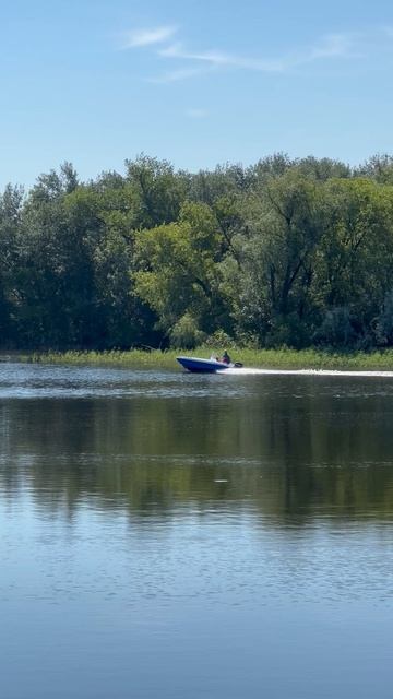 Катай меня неси меня по прекрасной реке Волга катер 🚤