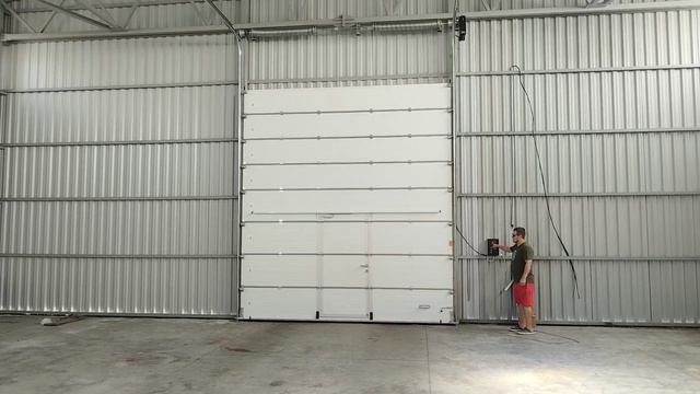 Секционные автоматические ворота Алютех