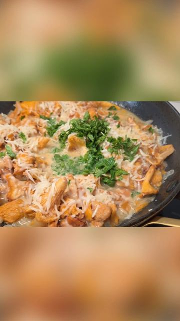 Макароны с лисичками и сметаной