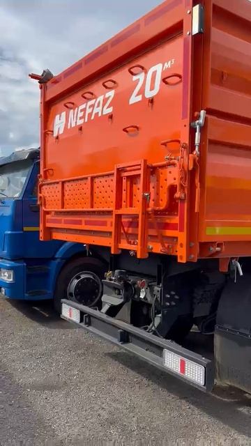 Обновленный самосвал КАМАЗ 45143 с боковой разгрузкой, 20 куб.м.