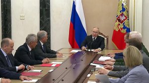 Владимир Путин провел совещание с постоянными участниками Совета безопасности России.