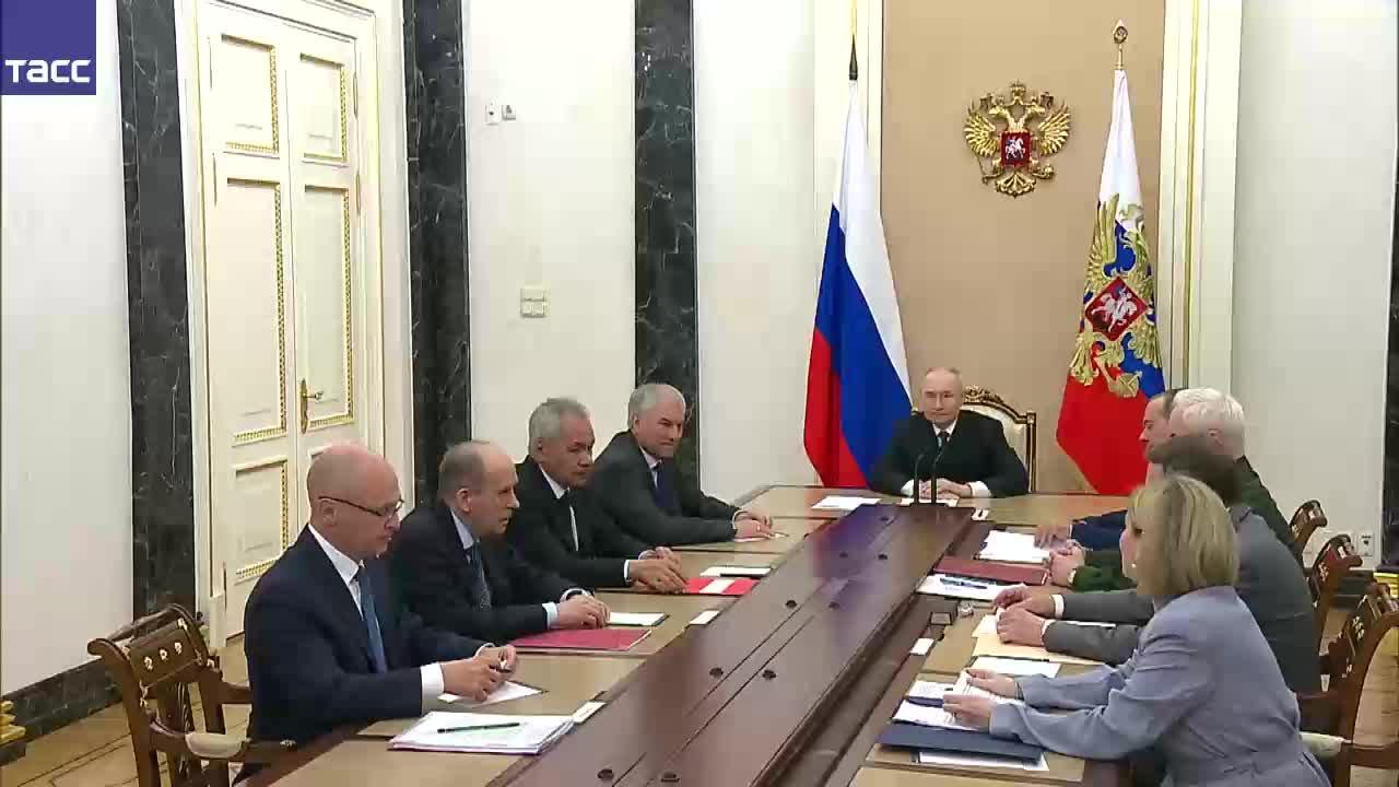 Путин проводит встречу с постоянными членами Совбеза