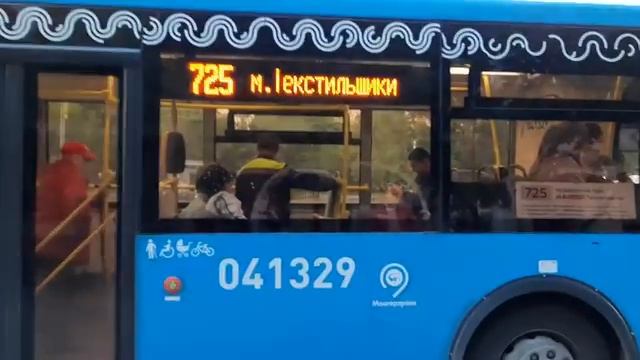 Автобус Лиаз-5292.65 следует по маршруту 725