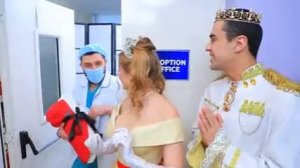 Королевская семья удочерила вампира! Как стать вампиром в реальной жизни!