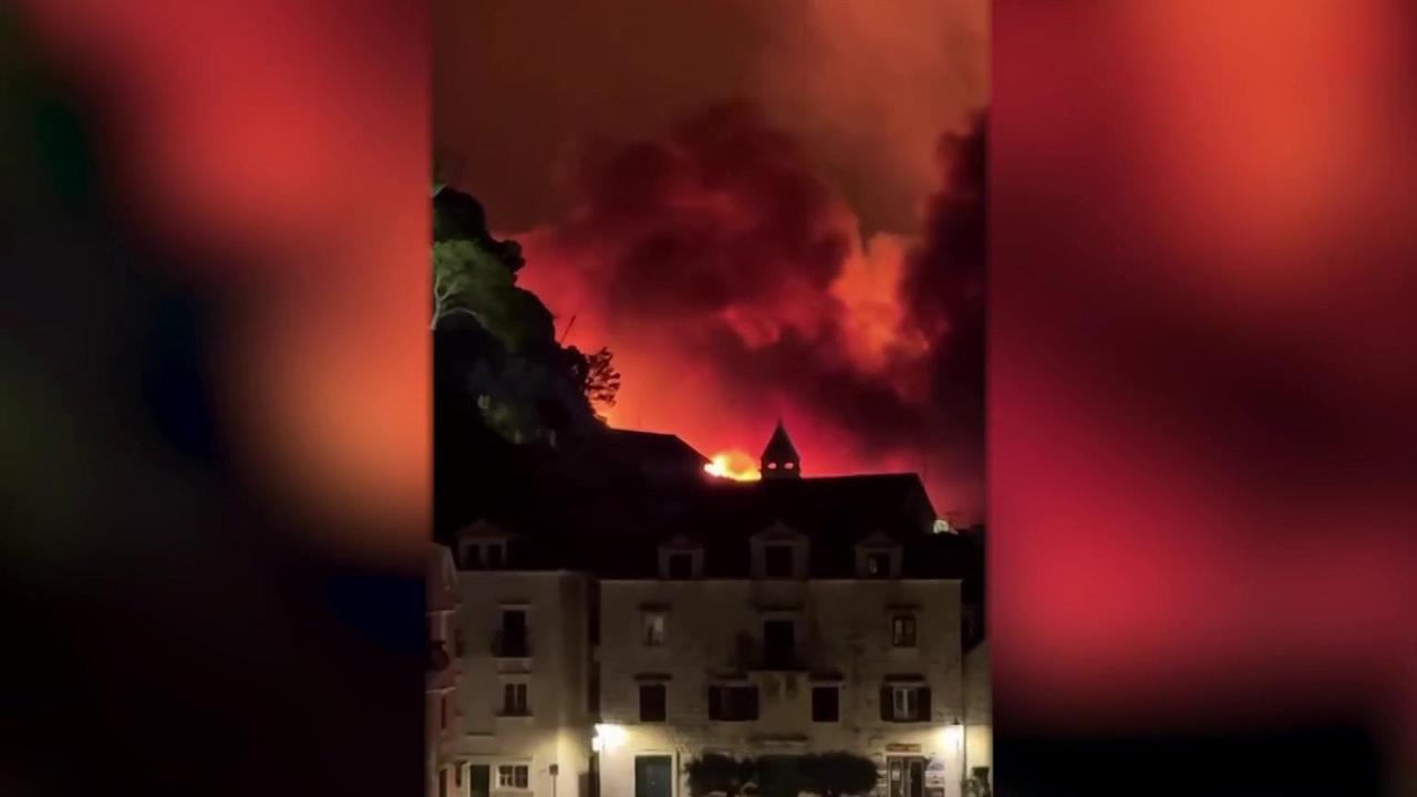 В Европе, которая изнывает от засухи и аномальной жары, вспыхивают новые масштабные пожары.