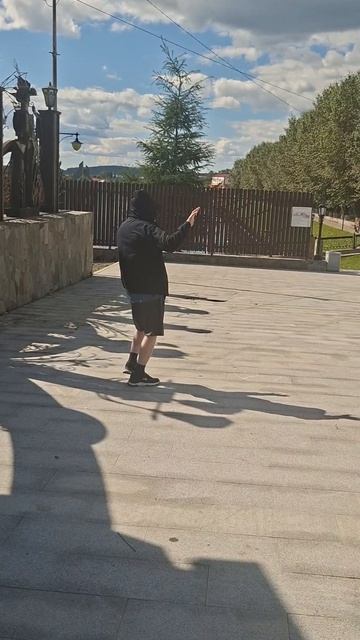 В городе, гуляем в другом городе по набережной