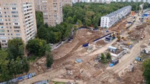 Два грейфера, два бентонитовых узла и три крана на площадке станции Луганская Бирюлёвской линии
