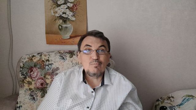 Вологжанка! Купи спрей и штатив. Сколько можешь издеваться над своими зрителями?!