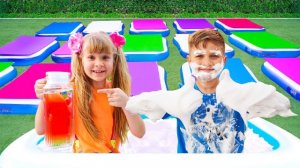 Помогите выбраться из лабиринта 😱🌈 мульт для детей