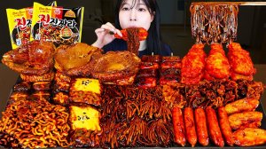 Мукбанг - курица и острая лапша и лапша с чёрным соусом - сытная порция
