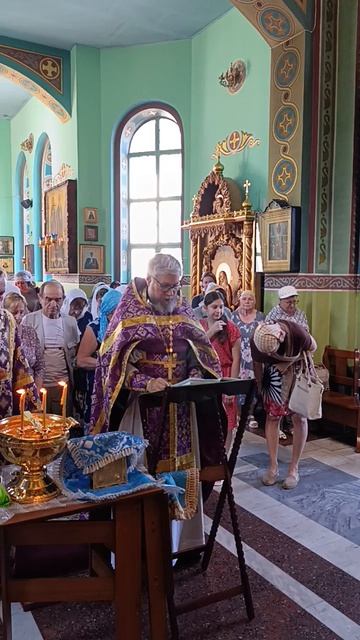 В праздник Животворящего Креста Господня