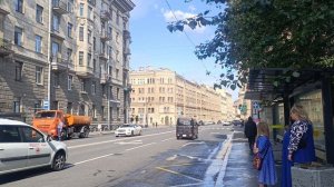 Доброе утро, Петербург!Как моют остановки на Английском проспекте утром 14.08.26