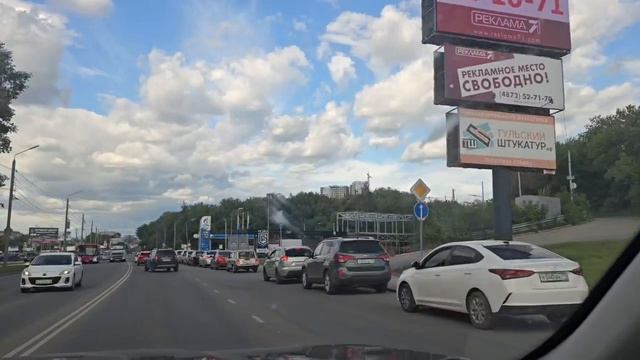На заправках в Туле выстроились километровые очереди