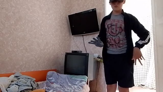 я танцую Майкла Джексона 🤗😹если что я вернулся