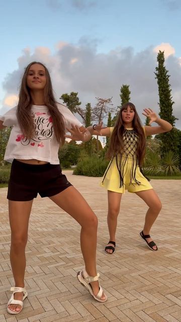 Блогеры на улице - огонь 🔥 или кринж 🥴? #маргаритазаварицкая #ВероникаПетрова #Экспонат #МияБойка