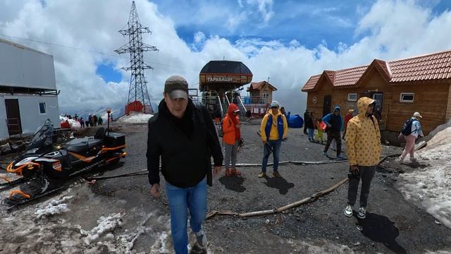 гуляем по Гарабаши разглядываем ратраки Эльбрус