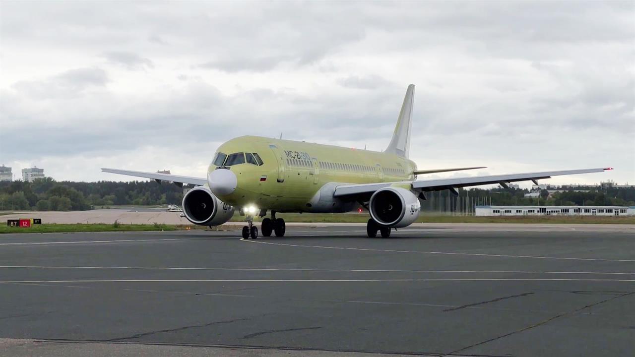 Первый серийный самолет МС-21-310 совершил дальний перелет.