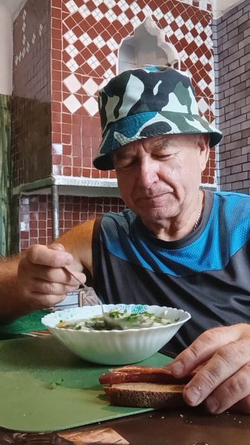 На обед чай и суп с фрикадельками. Приятного всем аппетита.
