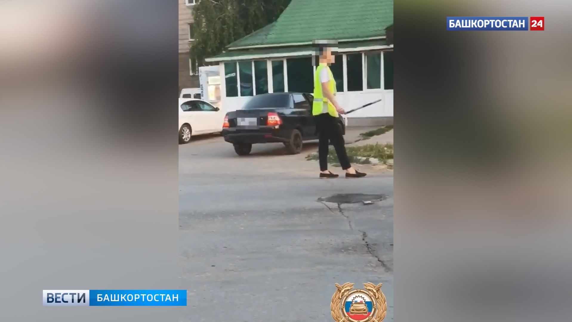 Юноша в форме сотрудника ДПС останавливал проезжающие автомобили в Башкирии