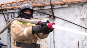 Осуждённые работают пожарными в сургутской колонии