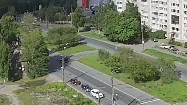 В Петрозаводске мопедист проехал под «кирпич»