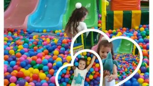 Игры в игровой, с новым мягким другом - черепашкой.