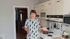Сама не могу_ Соседка собрала_