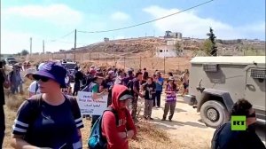 منع النشطاء من إيصال الإمدادات إلى الفلسطينيين المحاصرين من قبل المستوطنين