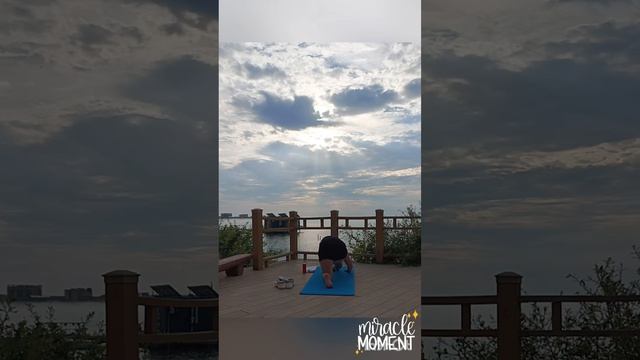 моя утреняя йога на берегу Каспийского моря.
