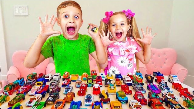 Диана и Рома играют с игрушечными машинками | Hot Wheels City