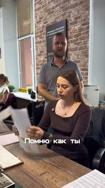 Когда колонки в приемной заглохли, а клиенты требуют вайба, работает живой звук🎤