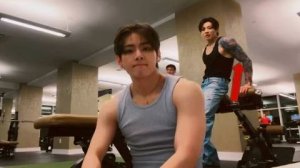BTS Ви поделился новым видео  неожиданного прямого эфира в Instagram сегодня!