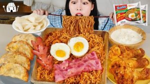 Мукбанг - жареная курица и рисовые шарики и пиво