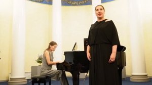 Мария Афонина исполняет арию Гориславы из оперы Глинки «Руслан и Людмила». Фортепиано — Юлия Бардина