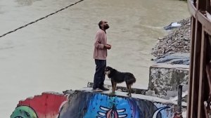 Драма в стиле сказок Андерсена_ Трагедия в семье гирлянды, он нашёл себе рваные тапок... Ришикеш.