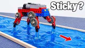 Конструктор LEGO Walker Technic противостоит липким слизистым препятствиям - Сможет ли он спастись?