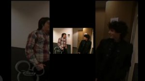 юные Jonas brothers