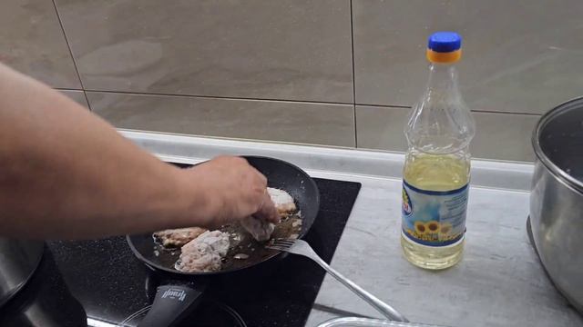 Вместо рыбы свиные ушки.