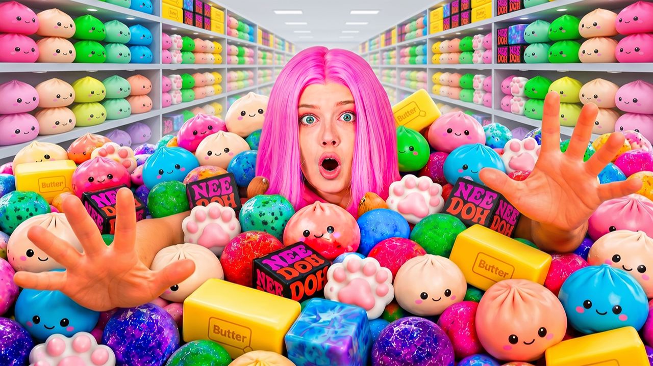 РАЗОБРАЛА АНТИСТРЕСС-ИГРУШКИ В МАГАЗИНЕ ROBLOX!