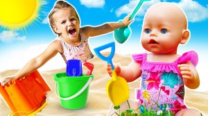 Майя и Беби Бон Лина в песочнице: строим замки и закапываемся в песок 🏖️🏰 | Для детей