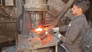 Пара залипательных процессов производства связанных с металлообработкой. Пакистан