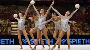 Сборная России выиграла чемпионат мира по художественной гимнастике в командном многоборье.