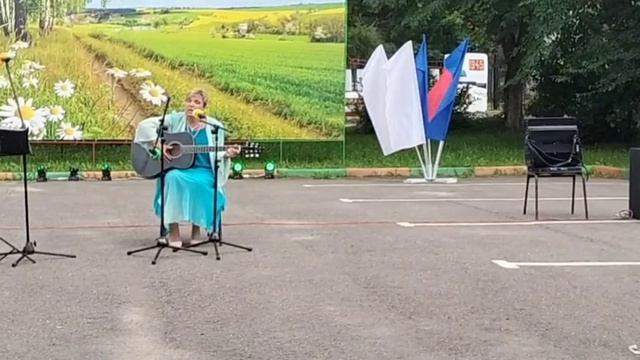 Эх,загулял...😃Пою на сельском празднике.Дети резвятся на горках,шумят...🤩