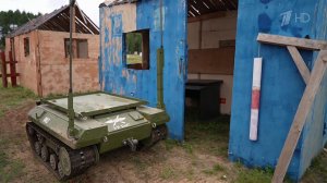 Управлять наземными беспилотниками наши военнослужащие учатся на полигонах.