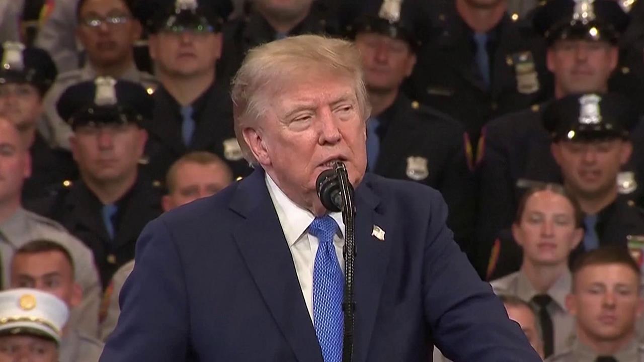 Президент США Дональд Трамп заявил, что Штаты могут уничтожить Иран, но не хотят.