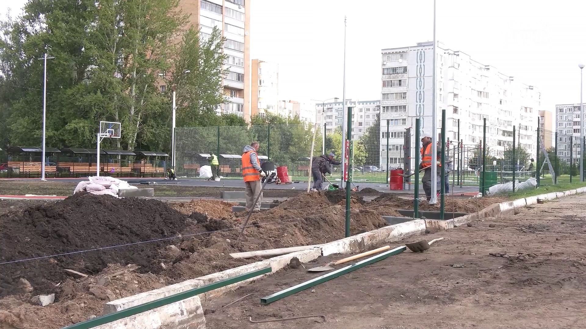 В Гимназии №11 в Дубне завершаются работы по обустройству стадиона